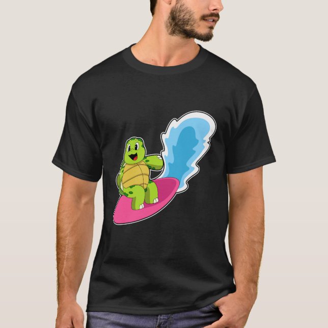 Turtle as Surfer med Surfboard T Shirt (Framsida)