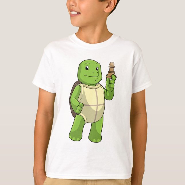 Turtle at Chess with Chess biet Pawn T Shirt (Framsida)