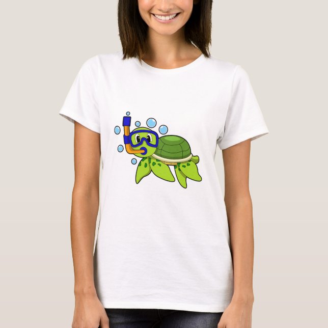 Turtle at Diving with Snorkel T Shirt (Framsida)