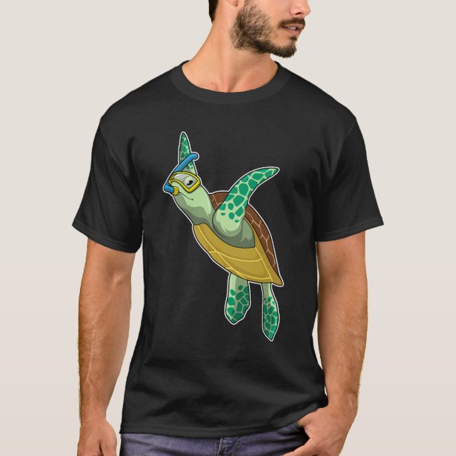 Turtle at Diving with Snorkel T Shirt (Framsida)