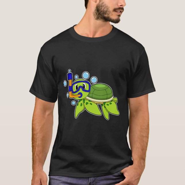 Turtle at Diving with Snorkel T Shirt (Framsida)