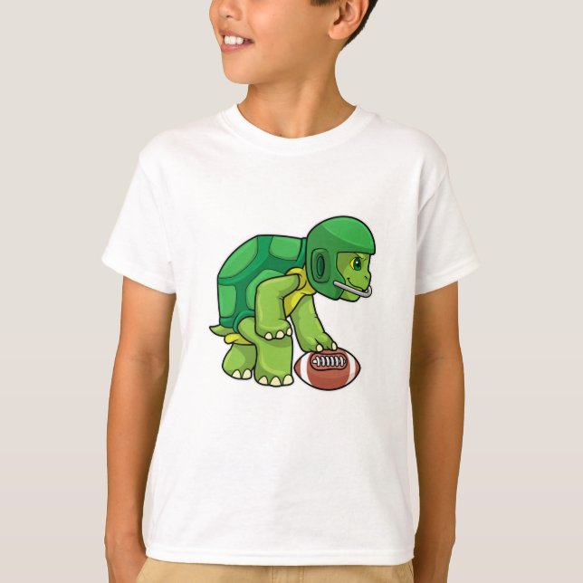 Turtle at Sports with Football & Helmet T Shirt (Framsida)