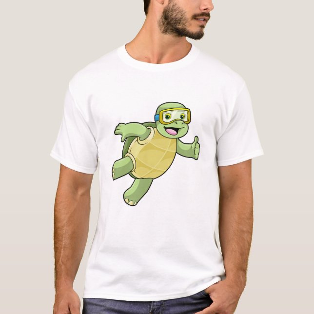 Turtle at Swimming with Swimming goggles T Shirt (Framsida)