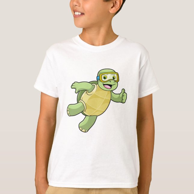 Turtle at Swimming with Swimming goggles T Shirt (Framsida)