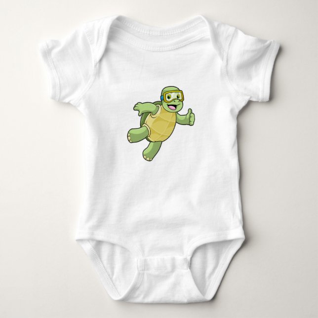 Turtle at Swimming with Swimming goggles T Shirt (Framsida)