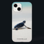 Turtle Beach Journey Personlig Namn | Natur<br><div class="desc">Den här designen har en sköldpadda från baby skapar att den är på väg till havet efter att den är född. Anpassa genom att redigera texten i textrutan eller ta bort text utan namn. #sköldpadda #sjöliv #oceans #sälsljud #leatherback #sjöliv #personlig #iPhonecase</div>