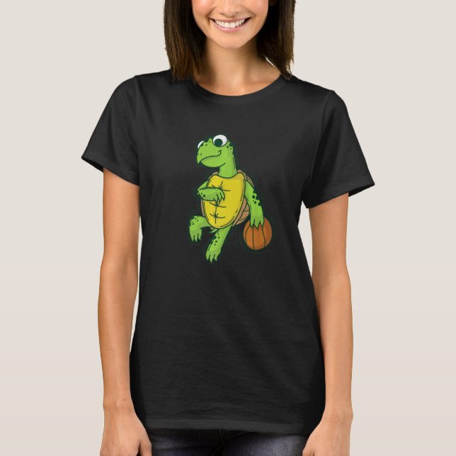 Turtle plays and loves Basketball T Shirt (Framsida)