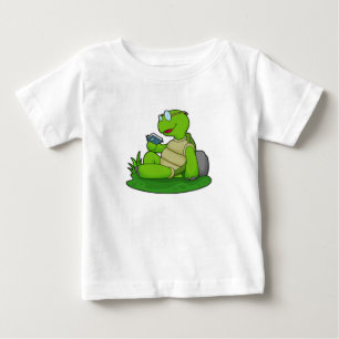 Turtle Reading Bok T Shirt