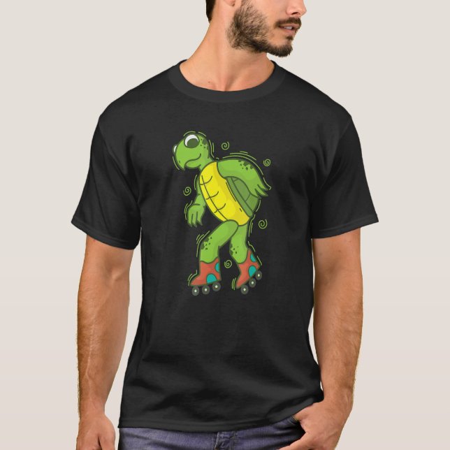 Turtle riding Roller Skates Reptile Water T Shirt (Framsida)