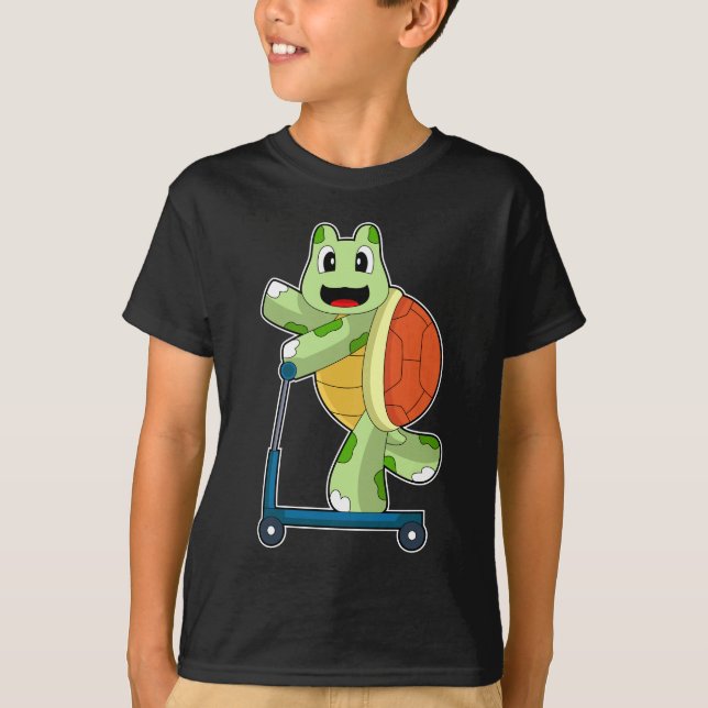 Turtle Scooter T Shirt (Framsida)