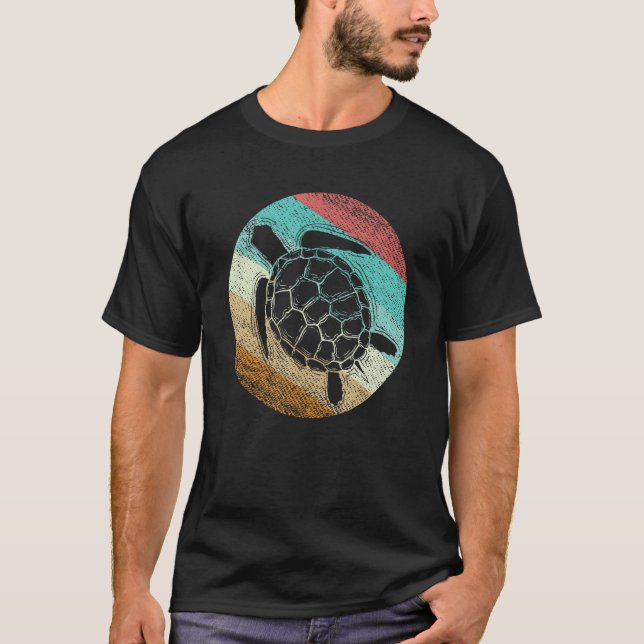 Turtle swimming in the Sea T Shirt (Framsida)