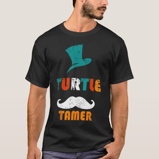 Turtle Tamer cirkusmästare Funny Animals Distresse T Shirt (Framsida)