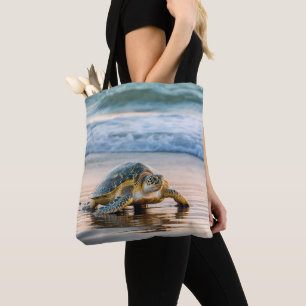 Turtle Walking on Blöt Beach Sand Tygkasse