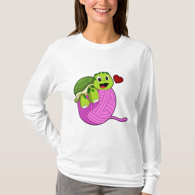 Turtle with Boll of Wool T Shirt (Framsida)