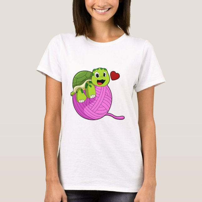 Turtle with Boll of Wool T Shirt (Framsida)