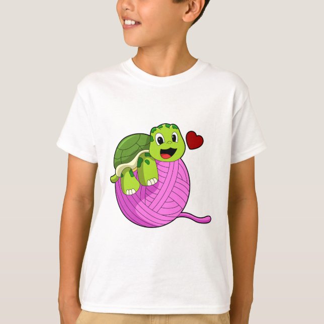 Turtle with Boll of Wool T Shirt (Framsida)