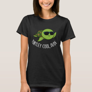 Turtley Coola Boy Funny Turtle Pun Mörk BG T Shirt