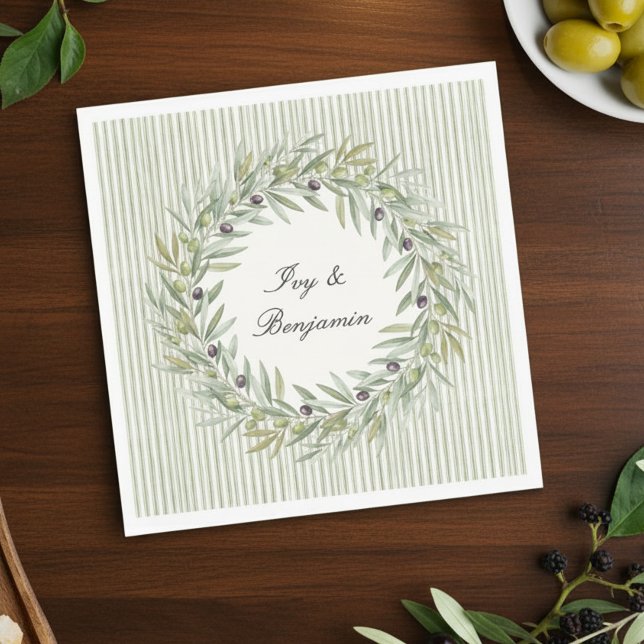 Tuscan Olivgrön Rand Övningsmiddag Pappersservett (Bride and Groom napkins with olive wreath and green ticking stripe by Darling & May)