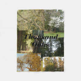 Tusentals Oaks-scener med ek och evergreens Fleecefilt