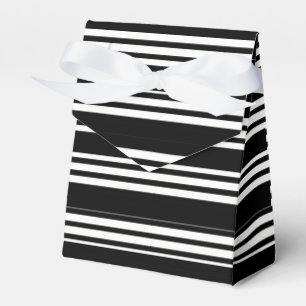 Tuxedo Black & White Triple Rand Presentaskar