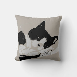 Tuxedo Cat Chilling Kudde