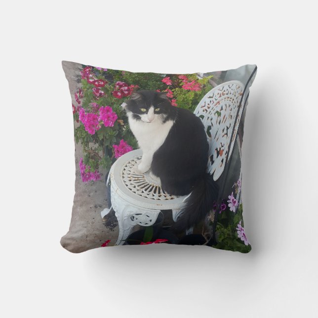 Tuxedo Cat Cute with Pretty Flowers Black Cats Kudde (Framsida)
