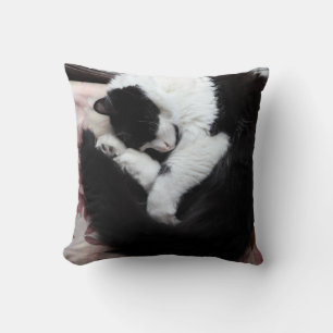 Tuxedo Cat Kattunge Black and White Caturday Kudde