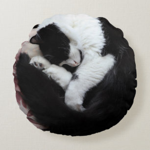 Tuxedo Cat Kattunge Black and White Caturday Rund Kudde