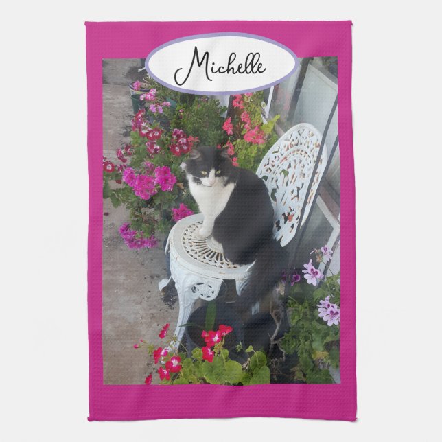Tuxedo Cat Maroon Dark Pink Cats and Flowers Kökshandduk (Vertikal)
