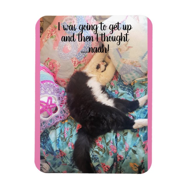 Tuxedo Cat Sleeping Funny Sutvärkkatter Magnet (Vertikal)