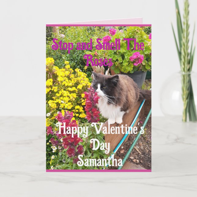 Tuxedo Cat Sniffing Flowers Funny Valentines Day Kort (Framsida)