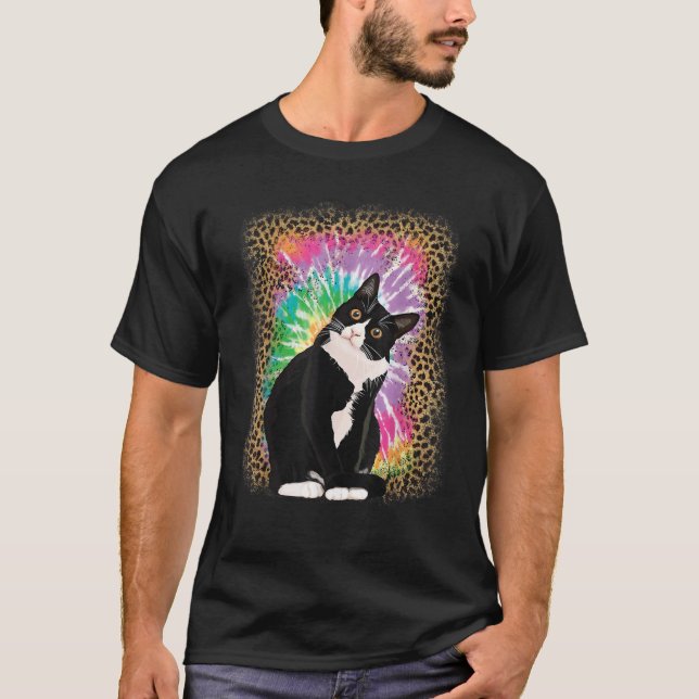 Tuxedo Cat Tie Dye Leopard Background for Cat Kärl T Shirt (Framsida)