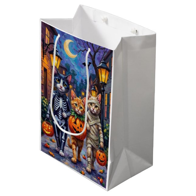 Tuxedo Cats Trick-or-Treating in Halloween Costume (Framsidan Vinklad)