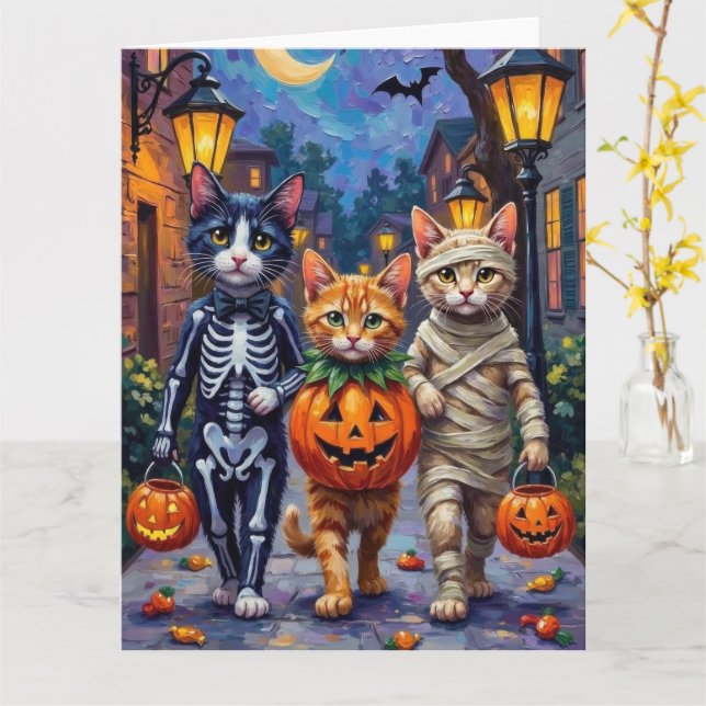 Tuxedo Cats Trick-or-Treating in Halloween Costume Kort (Gul blomma)