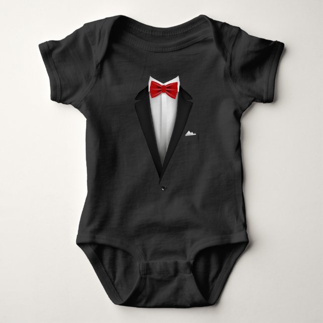 Tuxedo-design med Red Bowtie för Bröllop T Shirt (Framsida)