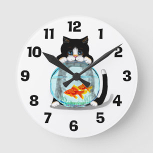 Tuxedo-katt med fisklås rund klocka