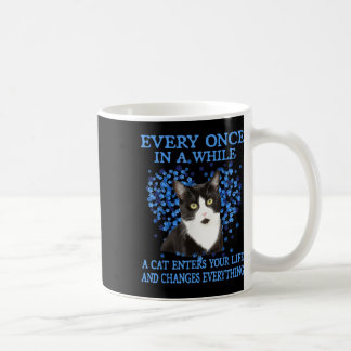 Tuxedo-katt varje Gång i ett ögonblick när ett kat Kaffemugg