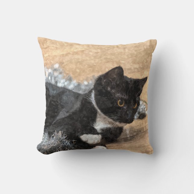 Tuxedo Kitten Tinsel och Ljus Painterly Kudde (Framsida)