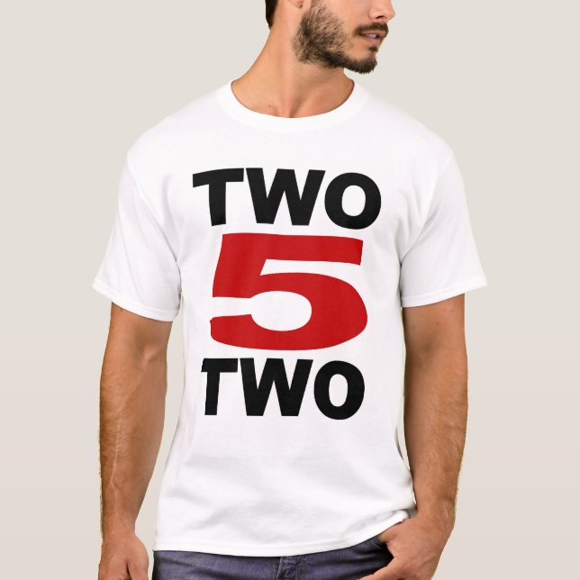 Två 5 två tee shirt (Framsida)