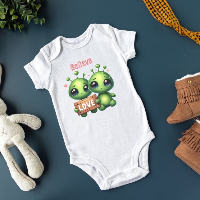 två baby-utomjordingar, Kärlek UFO Tro scifi övers T Shirt (Skapare uppladdad)