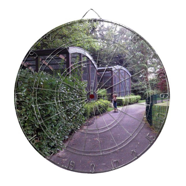 Två barn i parken darttavla (Framsidan)