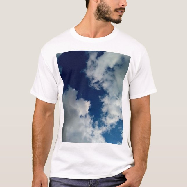 Två berörande moln T-Shirt (Framsida)