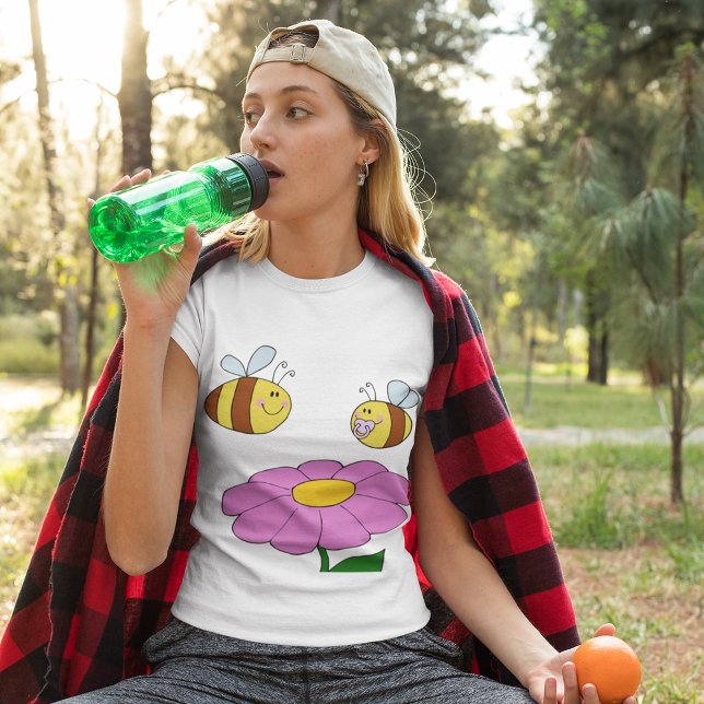 Två bin och en blommande kvinna T-Shirt (Skapare uppladdad)