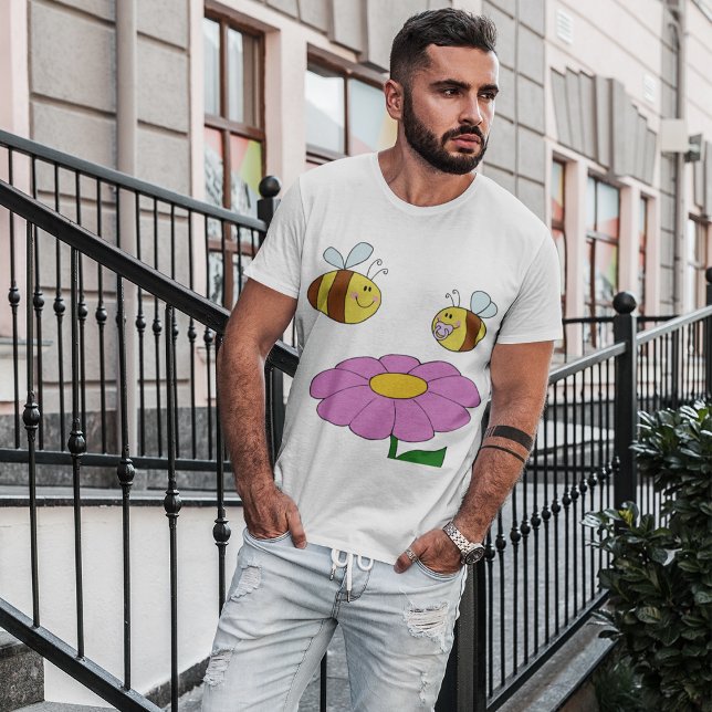 Två bin och en blomstrande Manar T-Shirt (Skapare uppladdad)