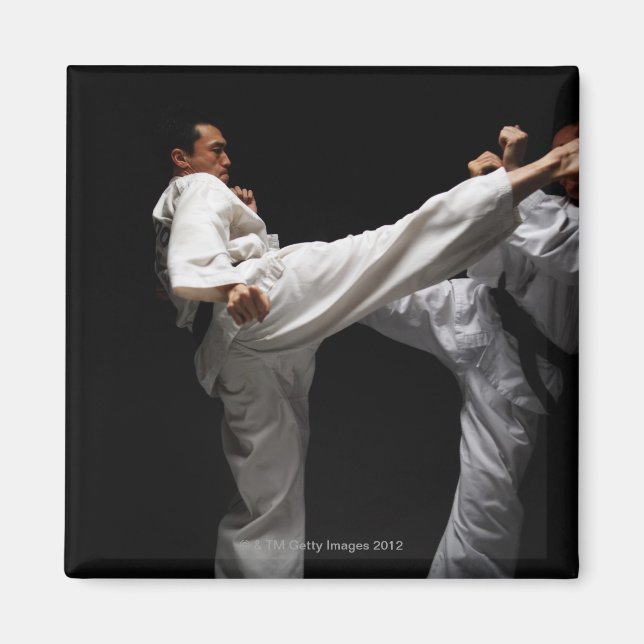 Två Blackbelts Sparring Magnet (Framsidan)