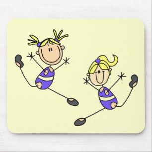 Två blonda flickagymnastTshirts och gåvor Musmatta