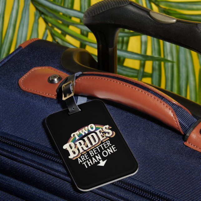 Två brider är bättre än en Lesbisk Bröllop Bagagebricka (Framsida Insitu 1)