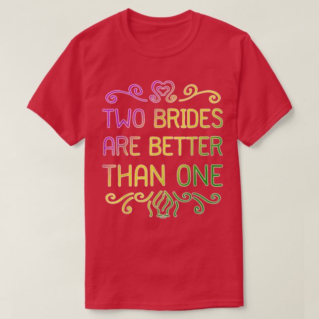 Två brudar är bättre än en lesbisk bröllopspar t shirt (Design framsida)