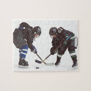 två caucasian hockeyspelare som ha på sig att pussel