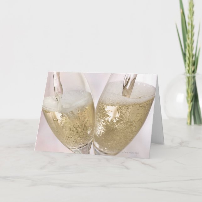 Två champagneflöjter som fylls med sparkling kort (Framsida)